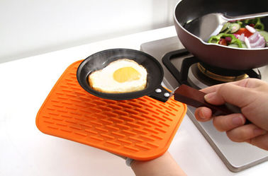 FDA Standard  Non slip Silicone Mat ,  Kitchenware silicone heat mat Rectangle shaped